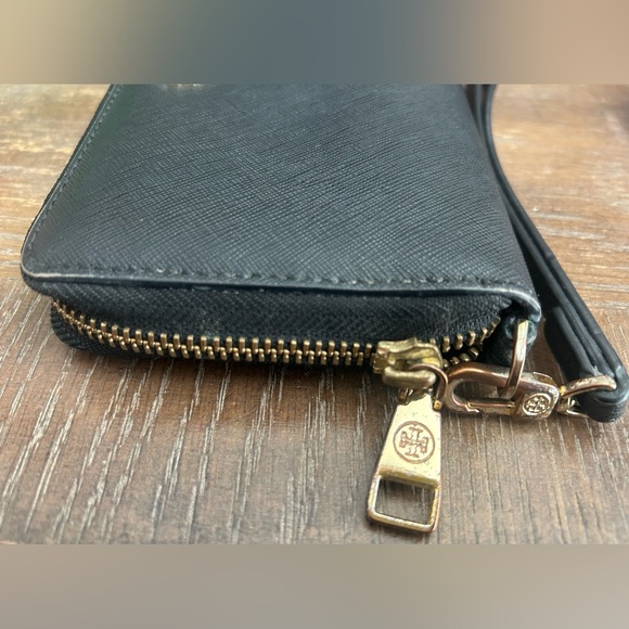Tory Burch Black Wallet - Authentic - Picture 4 of 8
